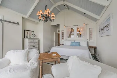 Beautiful Ocean front cottage with stunning views.  Golf cart included!