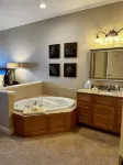 Lakefront 1BR Condo on Golf Course with Indoor Pool/Hot Tub - Tagalong Resort