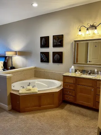 Lakefront 1BR Condo on Golf Course with Indoor Pool/Hot Tub - Tagalong Resort