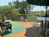 TREETOP CABIN @Hidden Valley Campgrd; connect with nature and hill country views