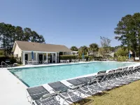 Old Town Bluffton's "The Yellow Cottage" with Golf Cart and Fenced-In Yard ブラフトンのホテル