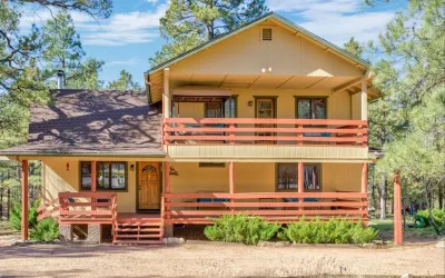 AMAZING CABIN IN THE WOODS Hotels near Meteor Crater Natural Landmark