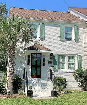 Coastal Comfort Near Shem Creek & Beaches – Walkable Location!