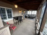 Cozy Cabin Directly on Lake Wallenpaupack