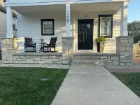 Thompson House #2-Overlooking City Park. Walk to Campus, Aggieville & Downtown