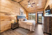 Luxury/Cozy SMOKY MTN GETAWAY Cabin-Location-View-HotTub+more