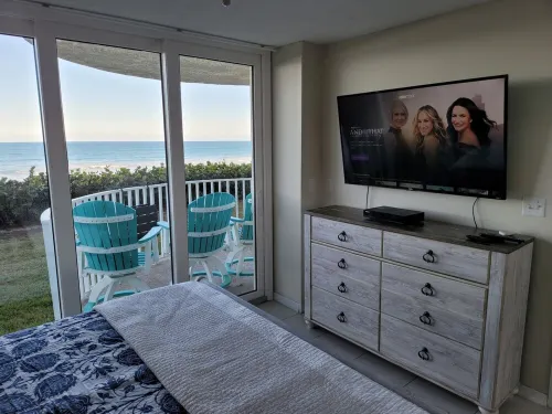 Beautiful ocean view and on the beach. Hotels in Indian Harbour Beach