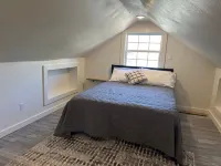 The Archer House - 1 Block from Spring River.  2 Bedrooms + Loft Bedroom!