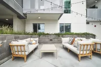 Luxury 2BD 2BA, BRAND NEW/PETS/CLOSE TO EVERYTHING/BOHO+COZY VIBES