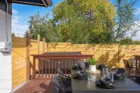 Mini Golf • Fire Pit • Hot Tub, Game House for 14