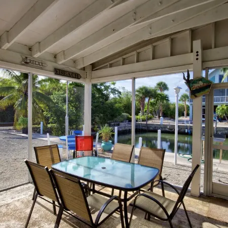 Lisa's Hideout - 3/2 Vaca Cut Canal - 75' Dock - Ground Level