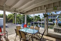 Lisa's Hideout - 3/2 Vaca Cut Canal - 75' Dock - Ground Level