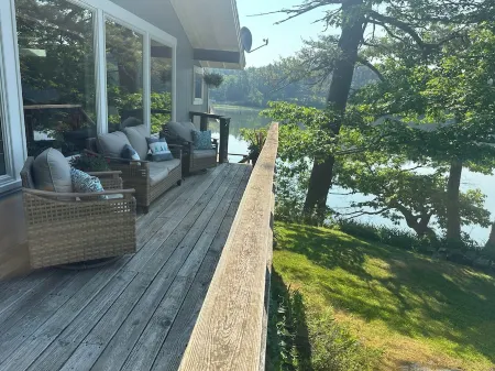 Edgecomb Maine.  Close to Boothbay & Wiscasset.  Very private and relaxing.