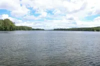 Bluebird Cottage - Cozy 2-bedroom with AC and WiFi on Woodbury Pond
