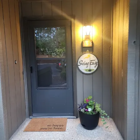 Newly renovated, Enjoy the beautiful Fall Weather in the South!!