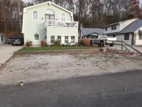 Lakeside Beach Getaway with A Gorgeous Kitchen & Dining Room with Room for 10.