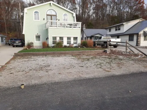 Lakeside Beach Getaway with A Gorgeous Kitchen & Dining Room with Room for 10. Hotels in Lenawee County