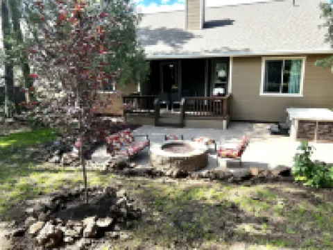 Gorgeous 3 bedroom cabin with hot tub
