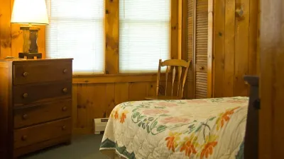 cutie Lakefront Cottage with private beach