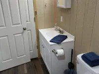 Lakefront Eagle Lodge Hotels in Commerce