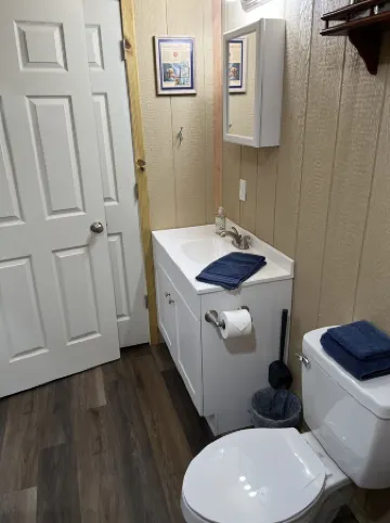 Lakefront Eagle Lodge