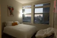 Luxurious Downtown Indy City View Apartment! โรงแรมใน