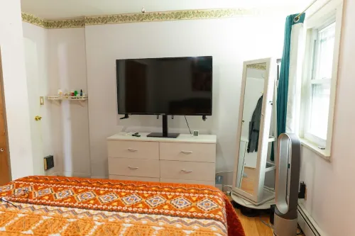 Cozy Furnished Ranch! Pet Friendly! Hotels in Fair Lawn