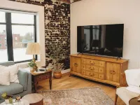 The Eleanor. 2 King bed/ 2 full bath Hotels in Grayson County