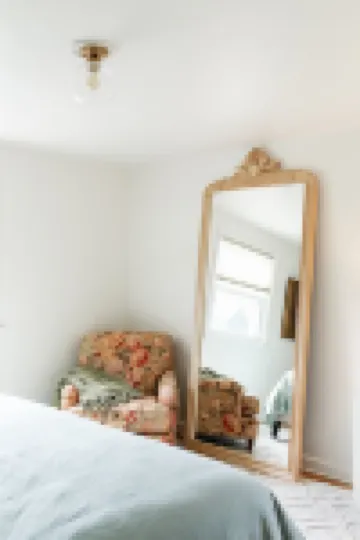 Luxury Waterfront Cottage with Wood Burning Fireplace + Hot Tub + Backyard Sauna