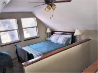 Cozy Garden Cabin Patio, Pool, Pets Just Two Blocks to the Lake and Fishing Dock