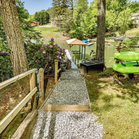Serene Lake Norman Escape-Sleeps 8, Pet-Friendly, Private Dock, Kayaks,& Firepit