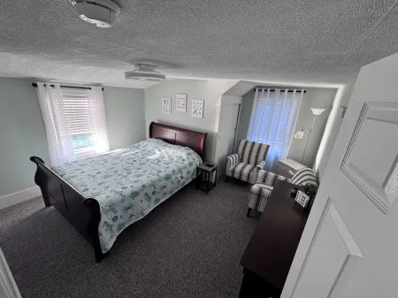 Spacious 5 Bedroom 4 Bathroom Home on Conesus Lake with 100 ft of Lakefront Отели в г. Ливингстон