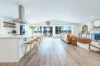 Freeland Bay View Waterfront Family Villa Retreat