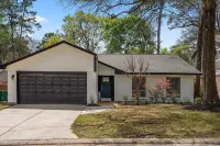 Modern Stay Centrally Located in The Woodlands