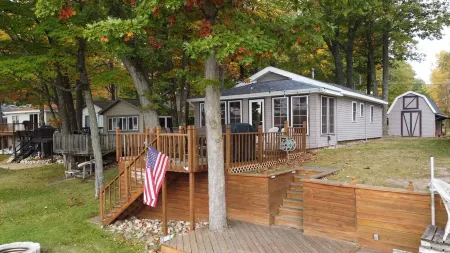 Waterfront Getaway on Beautiful Long Lake!