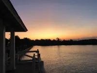 Enjoy a stay at this quaint 3 bedroom 2 bath home near downtown Mandeville. Hotels in Mandeville