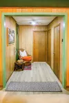 Granny’s House-A Groovy Getaway with Poker Shed! Walk to Walker Disc Golf Park!