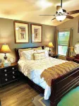 Cozy Cottage - 2 BD Energy Efficient Victorian Villa Hotels near T-Mobile