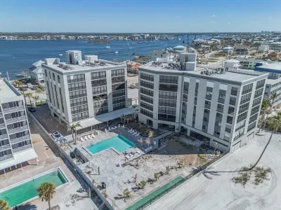 Beachfront Bliss: 2-bedroom condo plus den on fabulous Fort Myers Beach Hotels near Fort Myers Beach Pool