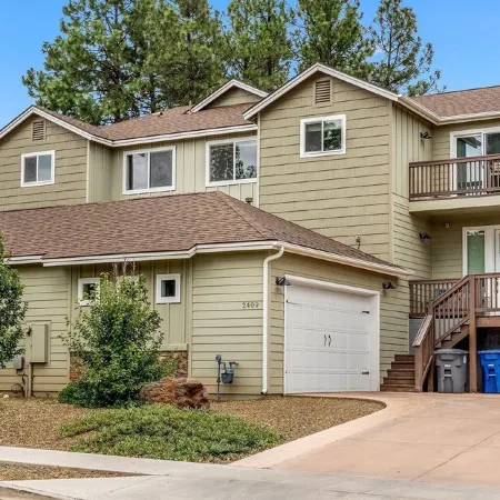 New Flagstaff townhome with Mountain Views!