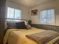 Little Bear Cottage-3 blocks from the lake!