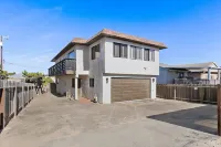 Strandcastle - Oceanview  - Dog Yard - SO much Parking! - Steps from Sand