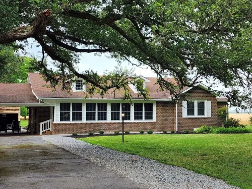 Magnolia Oaks at the Lake, A Retreat at Lake Phelps, NC & Pettigrew State Park