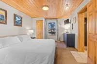 Hirvi Kota - Mountainside Corner Unit Condo