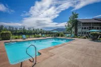 5Br/3BA Waterfront & 2 Pools on Property Escape-Walkable to Downtown Sandpoint! - Pools