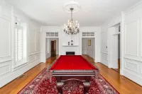 Cochran-Jackson House:  Step back in time and still enjoy the modern amenities!!