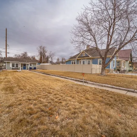 Great Location! 2 Houses for large groups!!