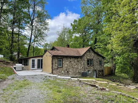 Mountain Cottage Near Scenic State Parks and Hiking Trails Great for Large Group