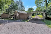 Cozy, Riverfront ENTIRE Cabin