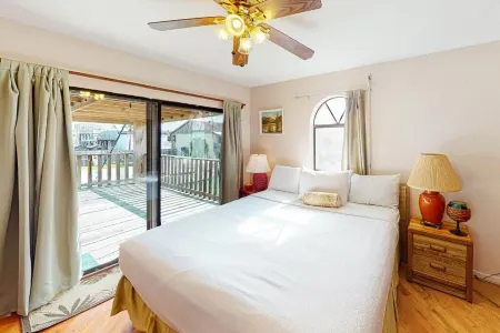 Channel-Front Port Isabel Family Home. Gulf/Bay Fishing and Close to SPI Beach! Отели в г. Порт Исабел